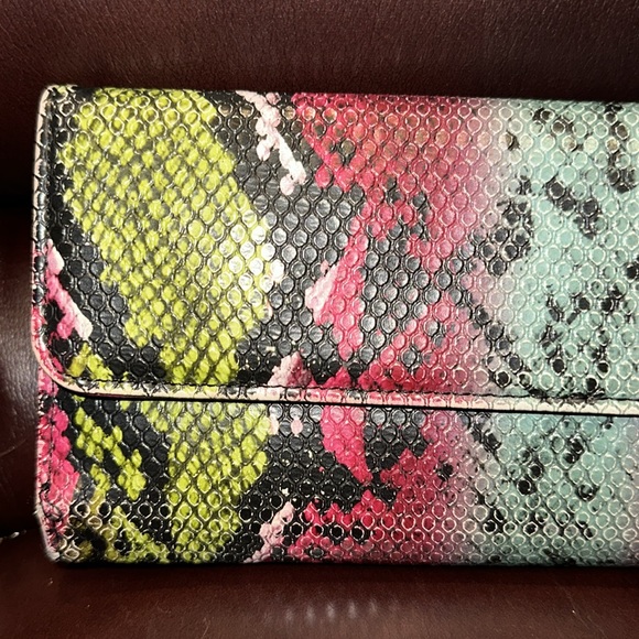 Kenneth Cole Reaction Multicoloured Faux Croc Skin Wallet - Picture 2 of 16